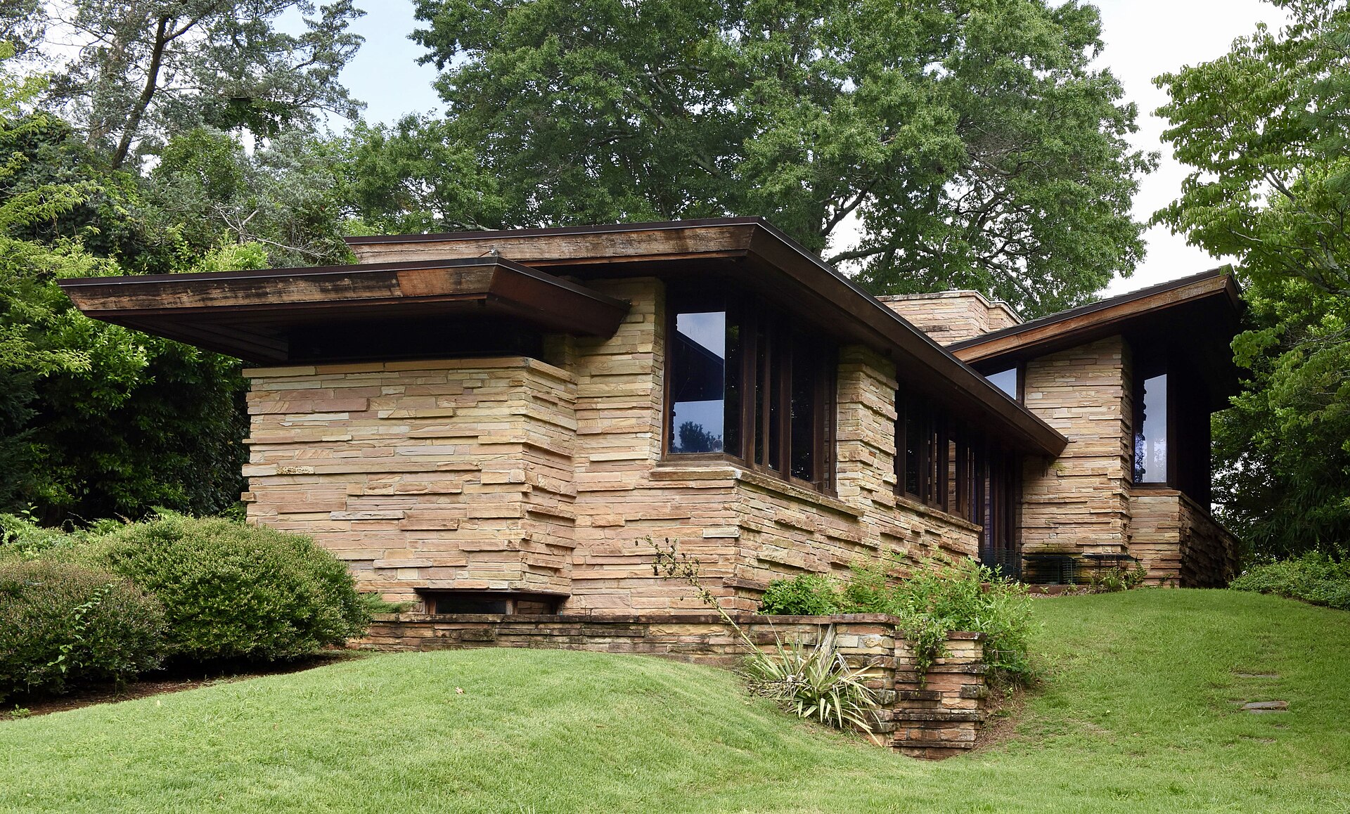 Exterior view of the Seamour and Gerte Shavin House designed by Frank Lloyd Wright in Chattanooga Tennessee